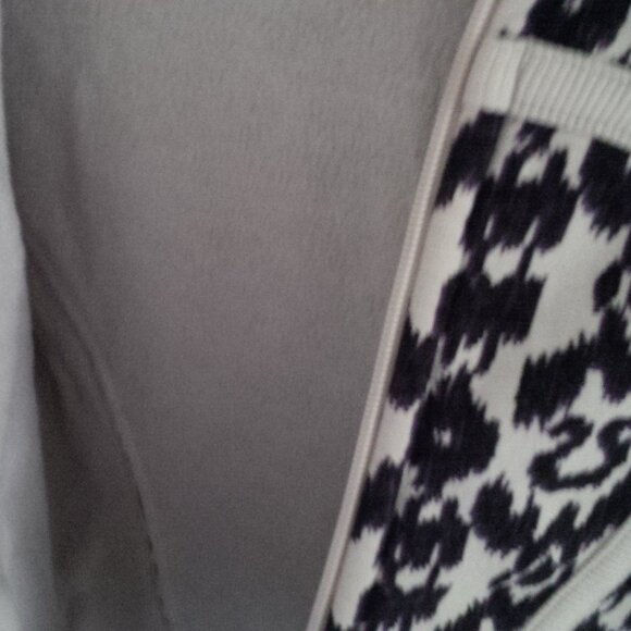 Lululemon Size 8 Ladies Athletica Zip-Up Hoodie, Black/Grey - Picture 7 of 7